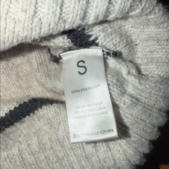 BearPaw Crewneck Sweater Size Small - Picture 3 of 4